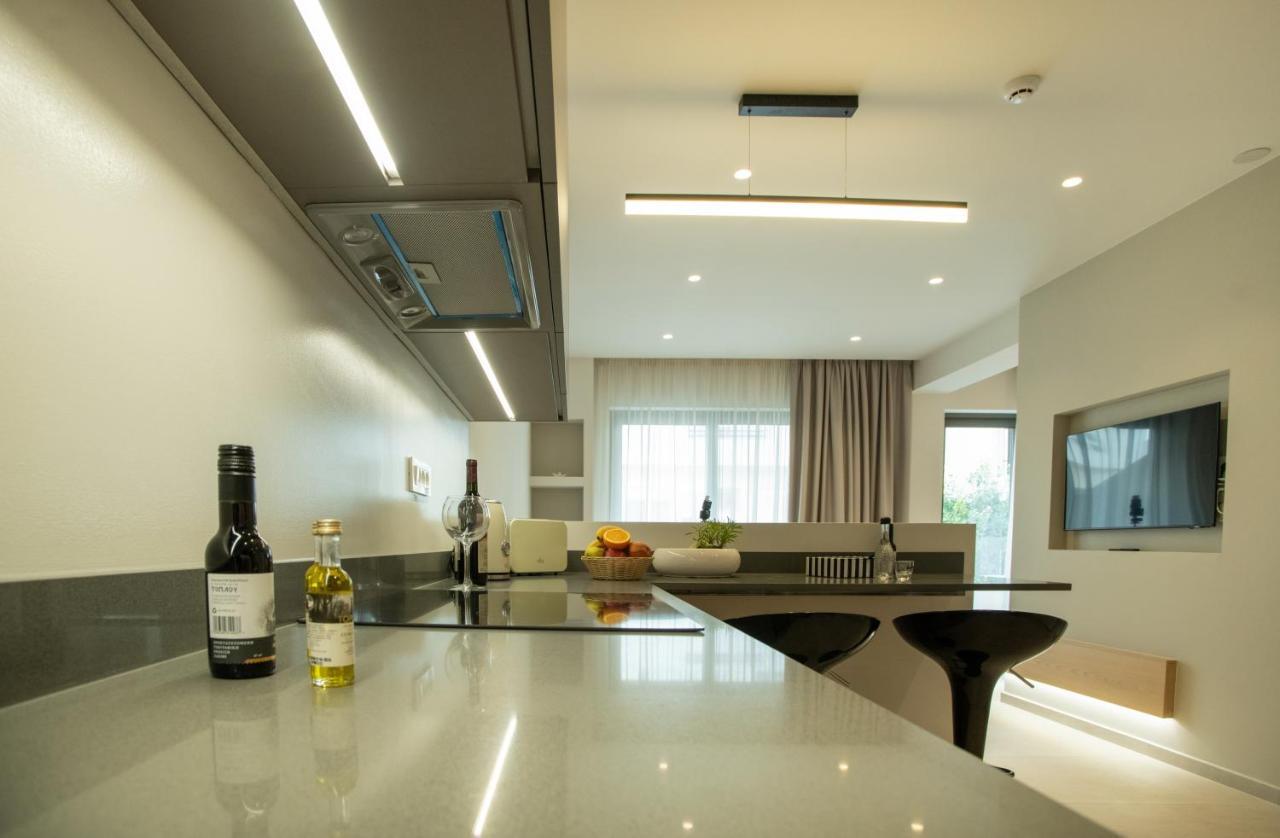 Celine Luxury Apartments & Suites อายิโอสนิโกลาโอส ภายนอก รูปภาพ