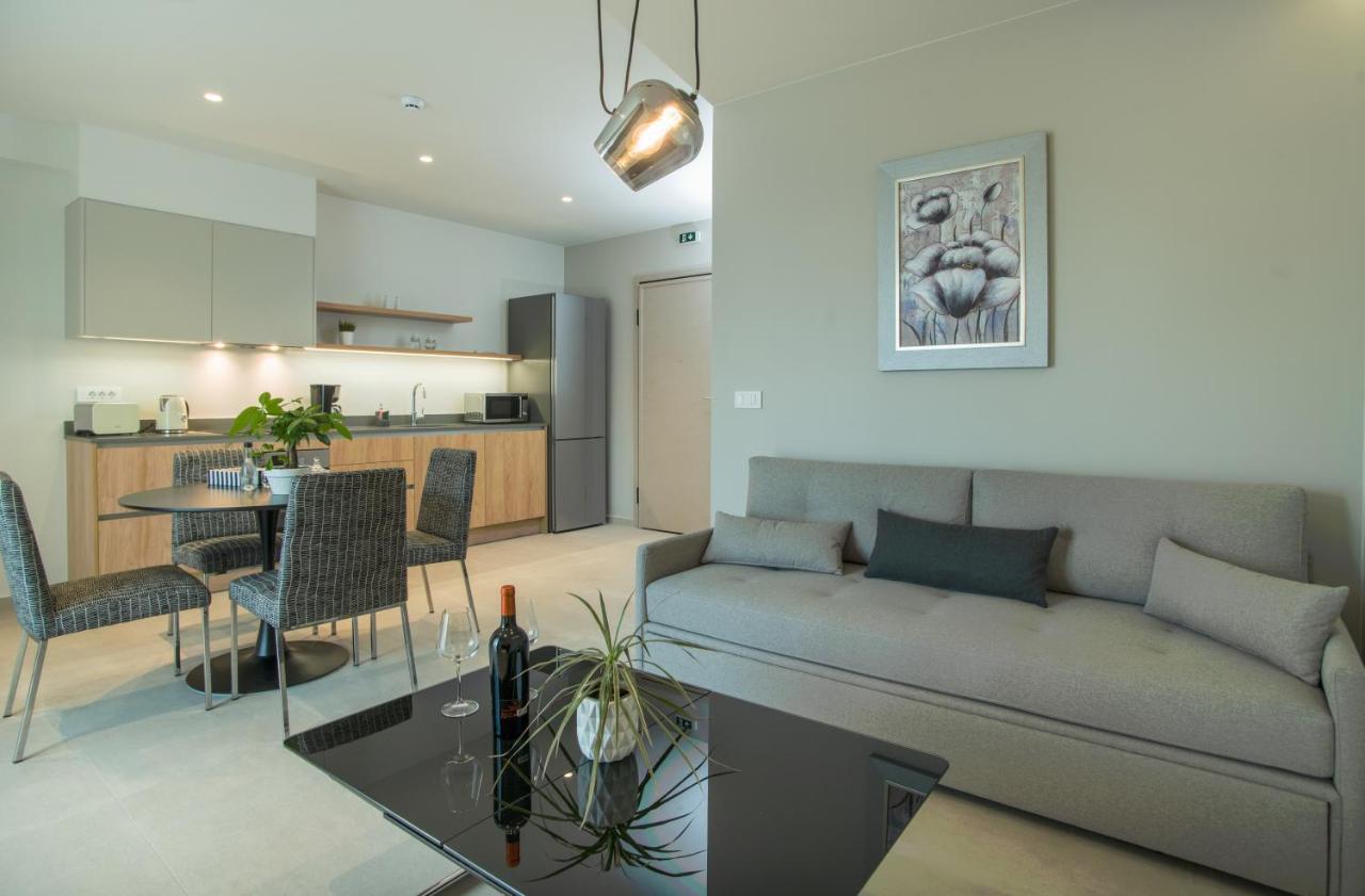 Celine Luxury Apartments & Suites อายิโอสนิโกลาโอส ภายนอก รูปภาพ