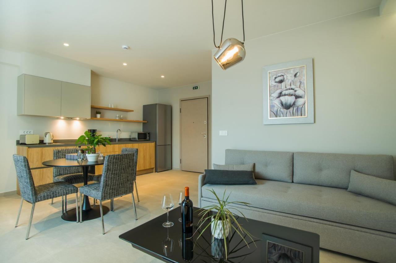 Celine Luxury Apartments & Suites อายิโอสนิโกลาโอส ภายนอก รูปภาพ