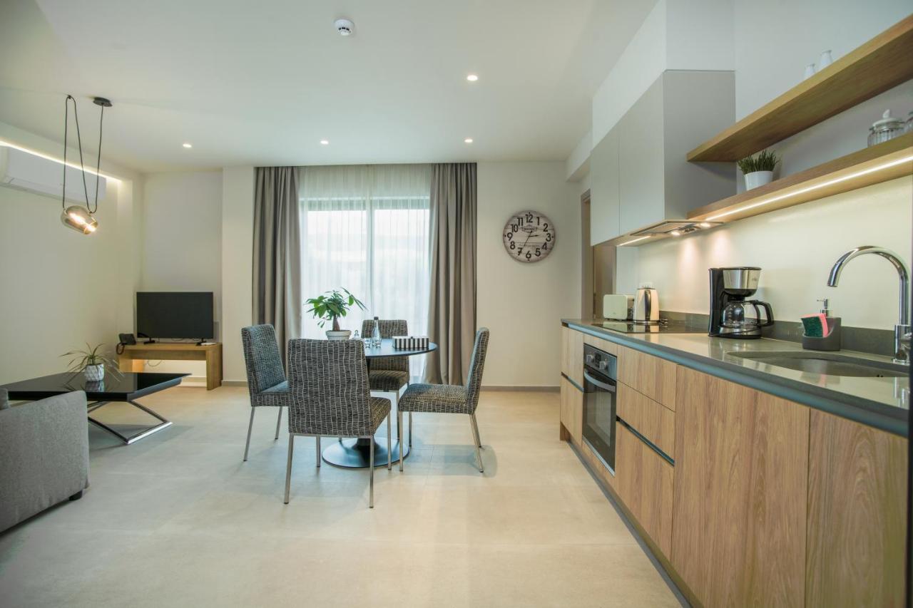 Celine Luxury Apartments & Suites อายิโอสนิโกลาโอส ภายนอก รูปภาพ