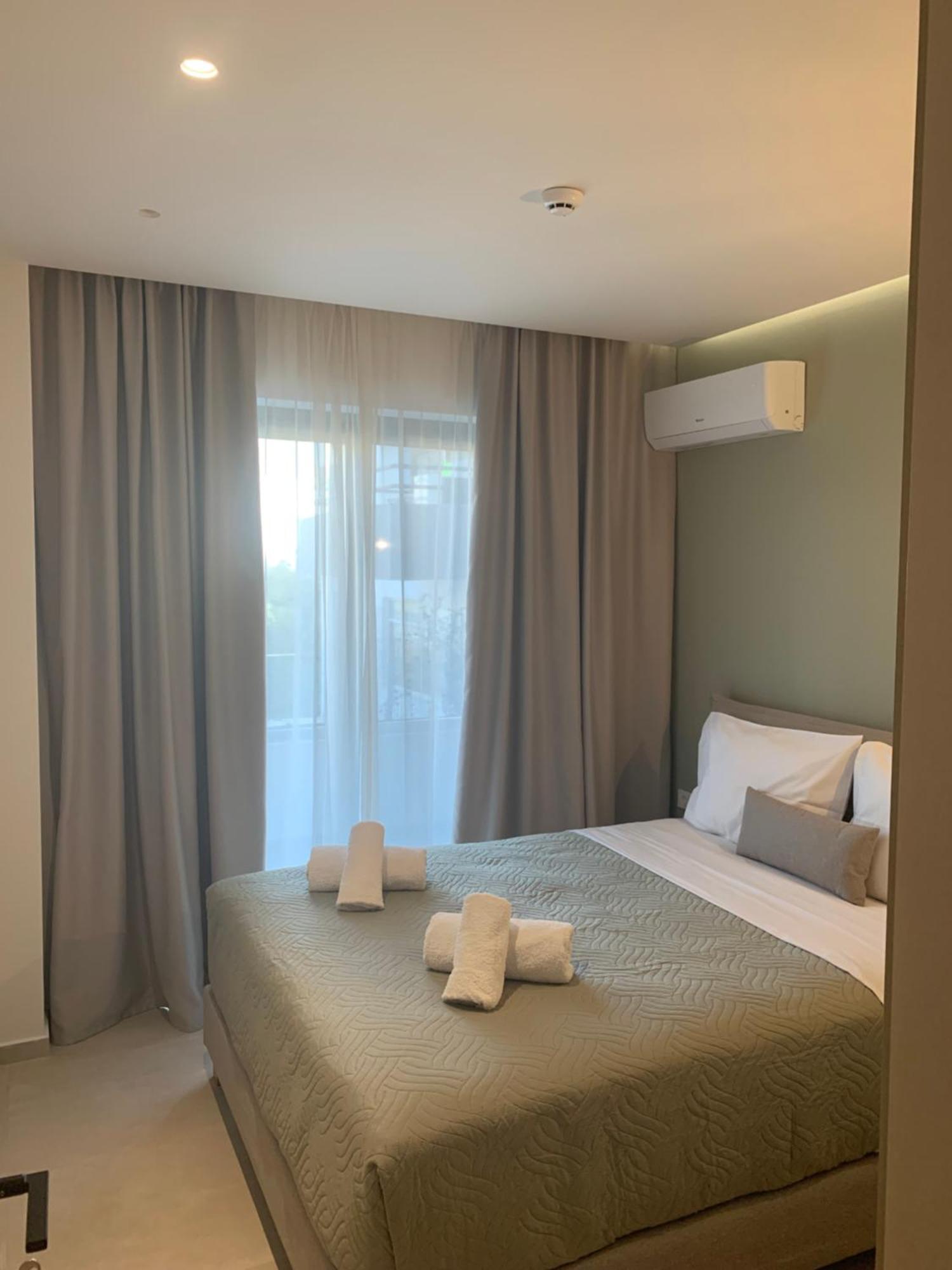 Celine Luxury Apartments & Suites อายิโอสนิโกลาโอส ภายนอก รูปภาพ