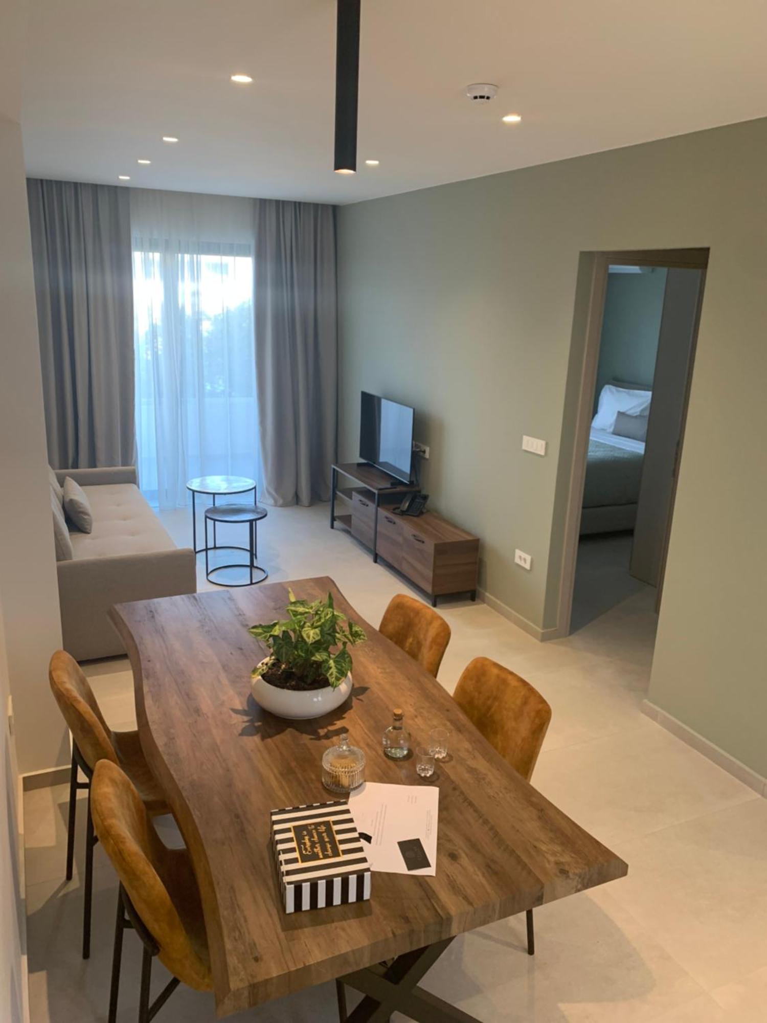 Celine Luxury Apartments & Suites อายิโอสนิโกลาโอส ภายนอก รูปภาพ