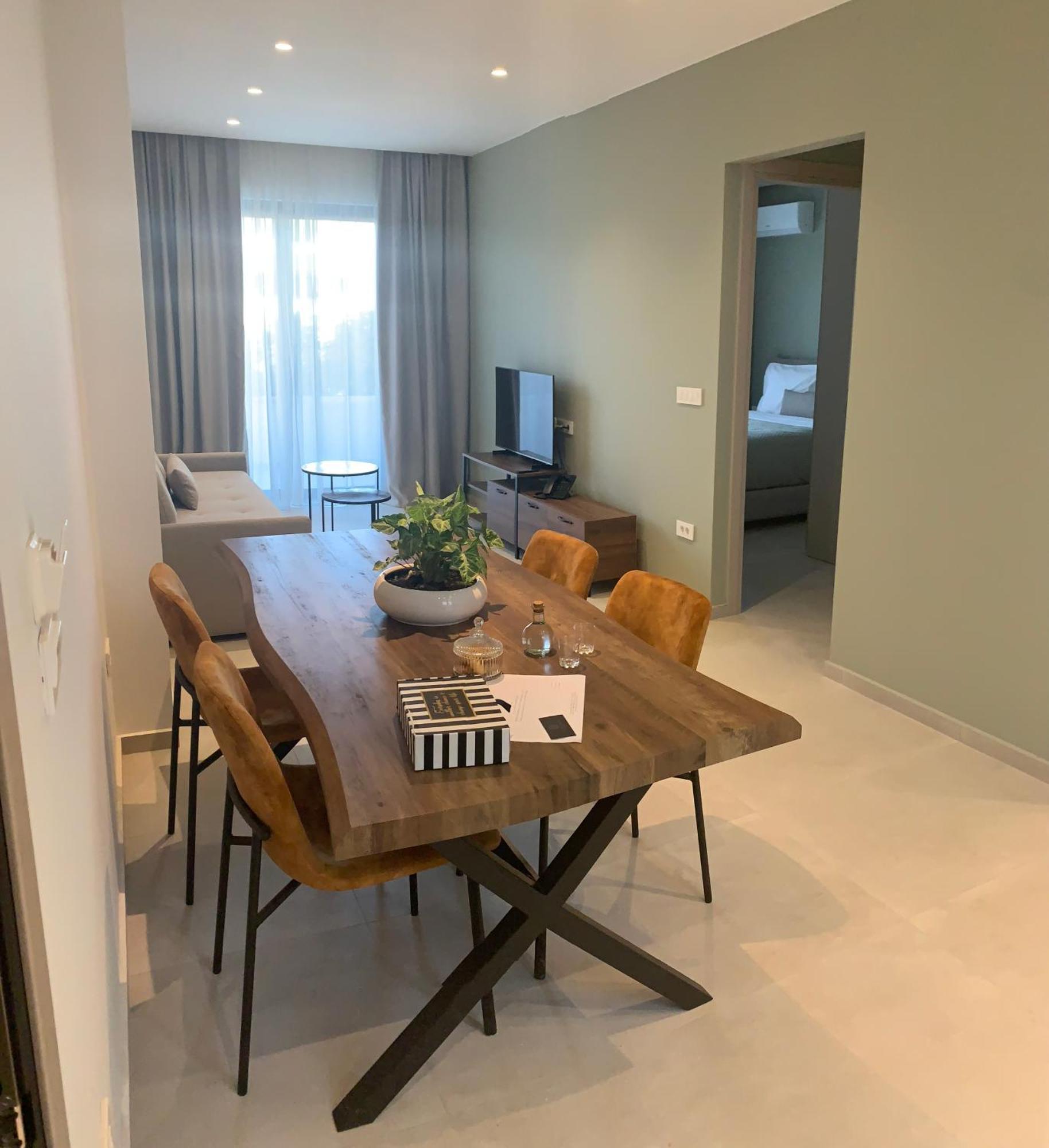 Celine Luxury Apartments & Suites อายิโอสนิโกลาโอส ภายนอก รูปภาพ